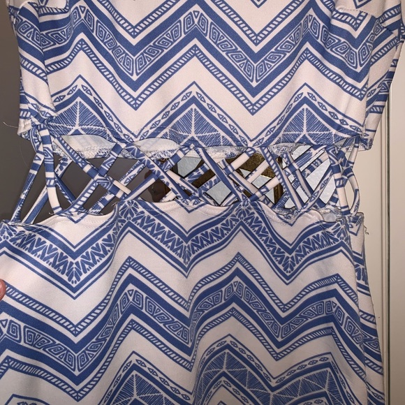 Blue/white patterned mini dress - Picture 2 of 3